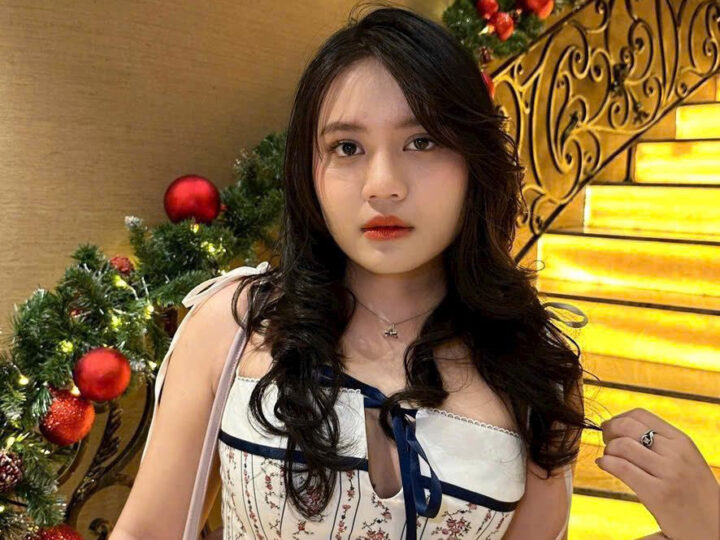 Ảnh 13 của Bé 2k1 lồn múp dâm đãng bdsm rên thổi kèn lút cán